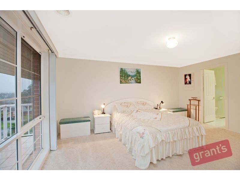 10 Highland Drive, Pakenham VIC 3810