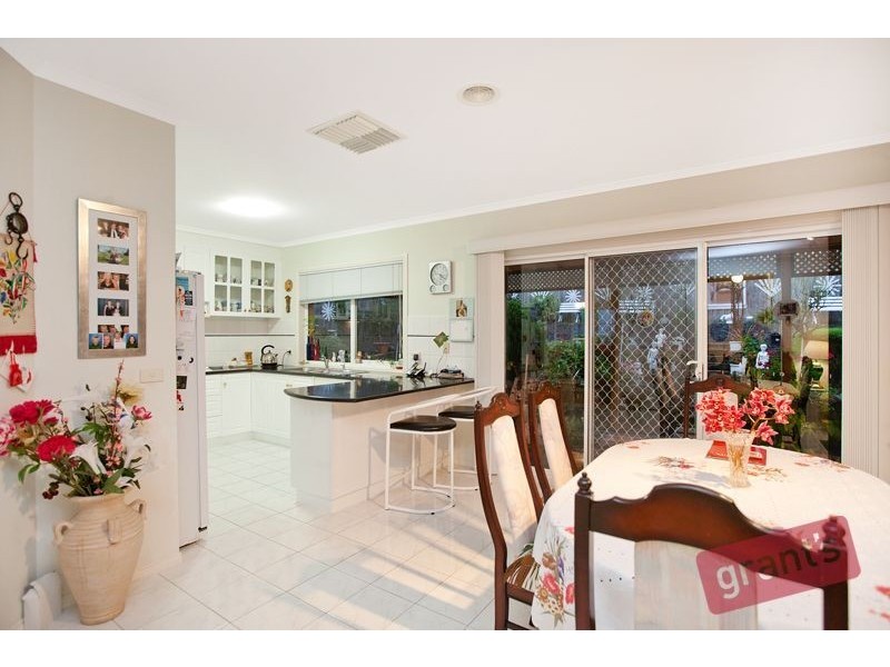 10 Highland Drive, Pakenham VIC 3810