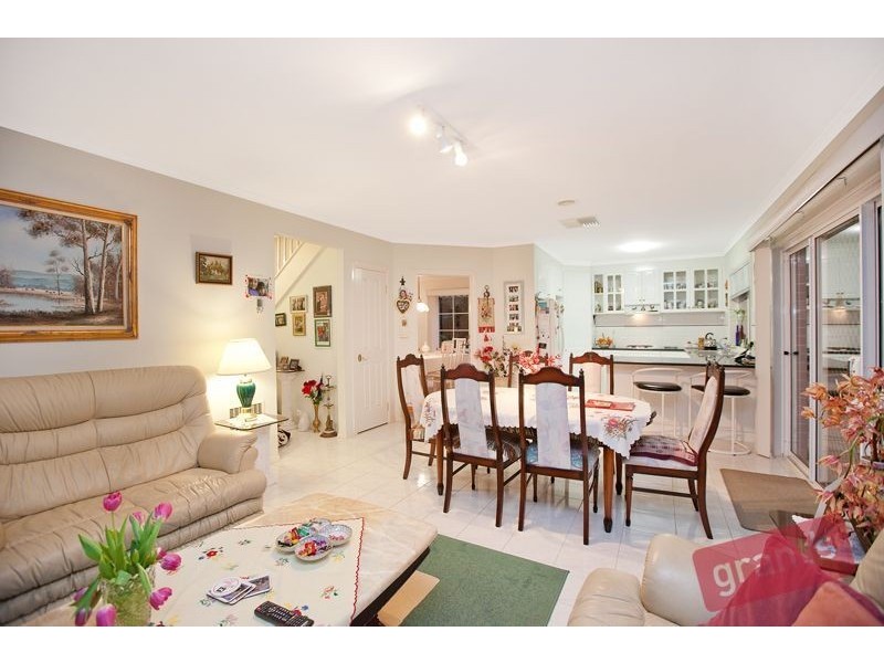 10 Highland Drive, Pakenham VIC 3810