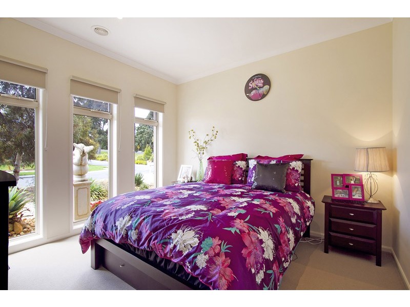 18 Bohemia Crescent, Pakenham VIC 3810