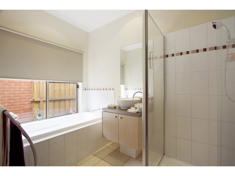 18 Bohemia Crescent, Pakenham VIC 3810