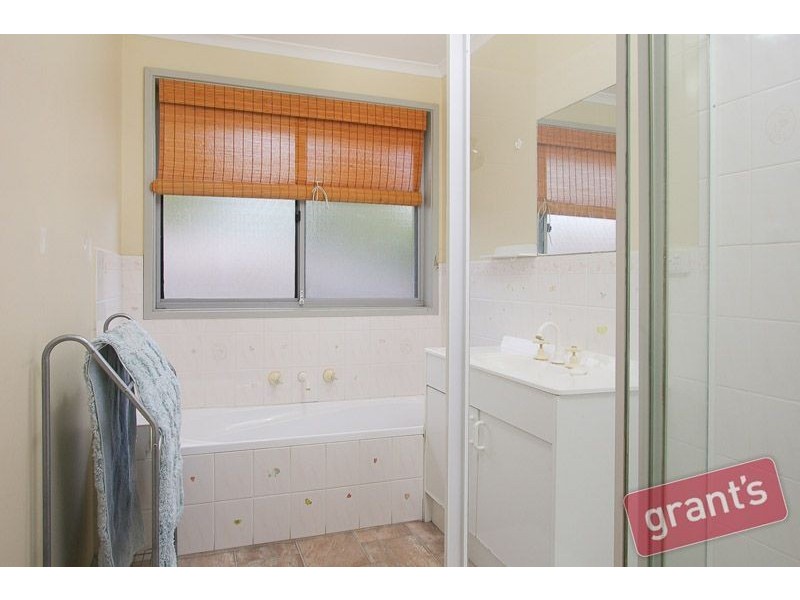 60 Racecourse Road, Pakenham VIC 3810