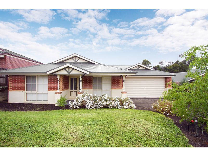 32 Ben Drive, Pakenham VIC 3810