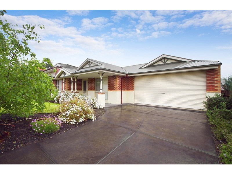 32 Ben Drive, Pakenham VIC 3810