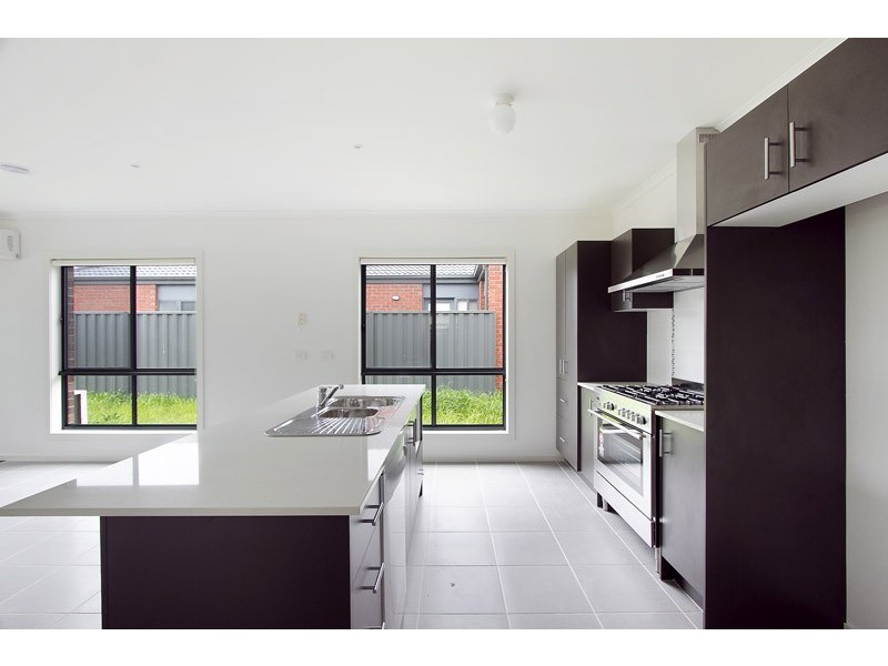 6 Macadamia Street, Pakenham VIC 3810