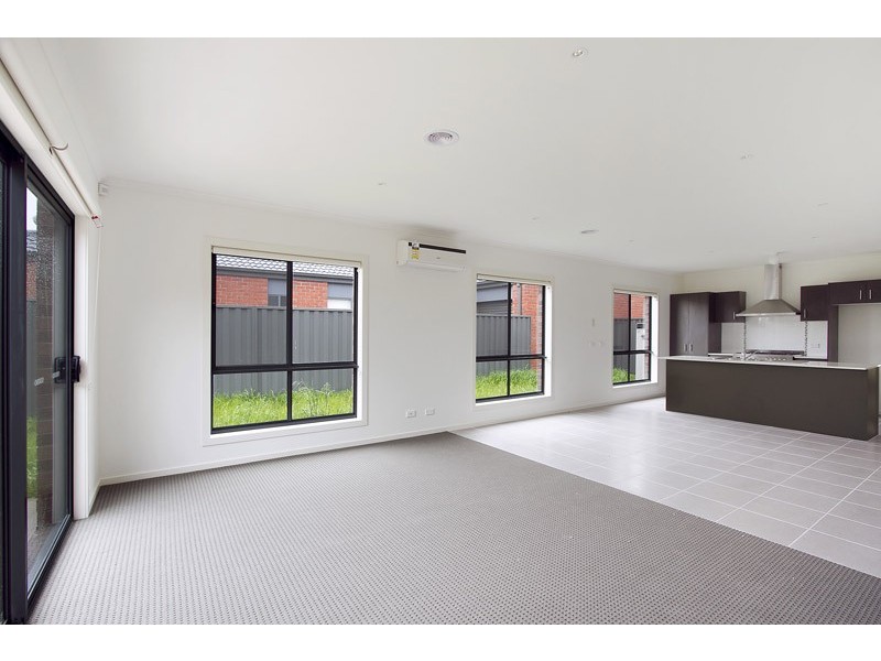 6 Macadamia Street, Pakenham VIC 3810
