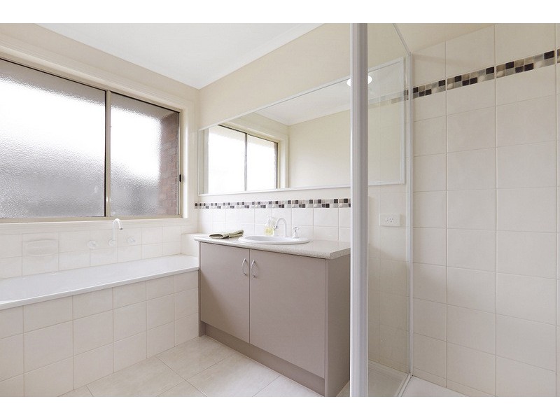 40 Manna Gum Drive, Pakenham VIC 3810