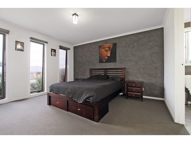 6 Manna Gum Drive, Pakenham VIC 3810