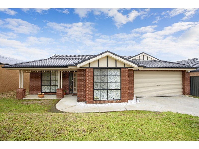 5 Pashia Grove, Pakenham VIC 3810