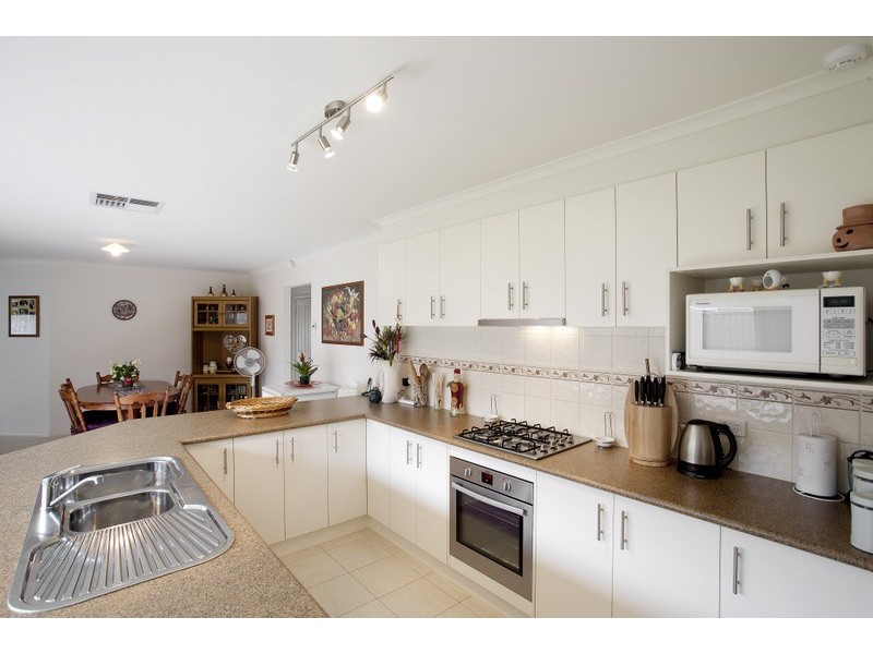 5 Pashia Grove, Pakenham VIC 3810