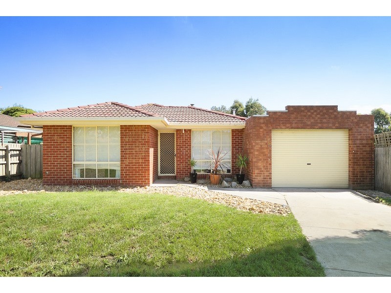 13 Gullquist Way, Pakenham VIC 3810