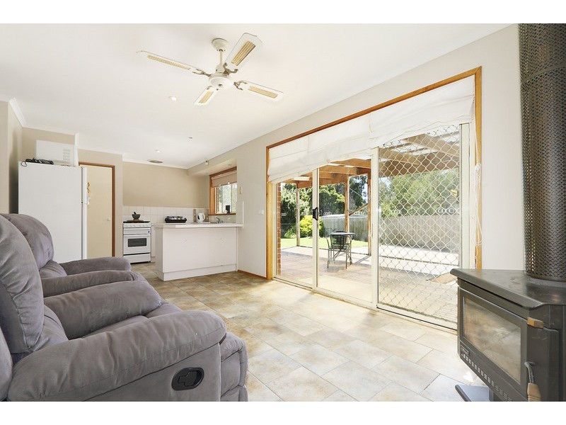 13 Gullquist Way, Pakenham VIC 3810