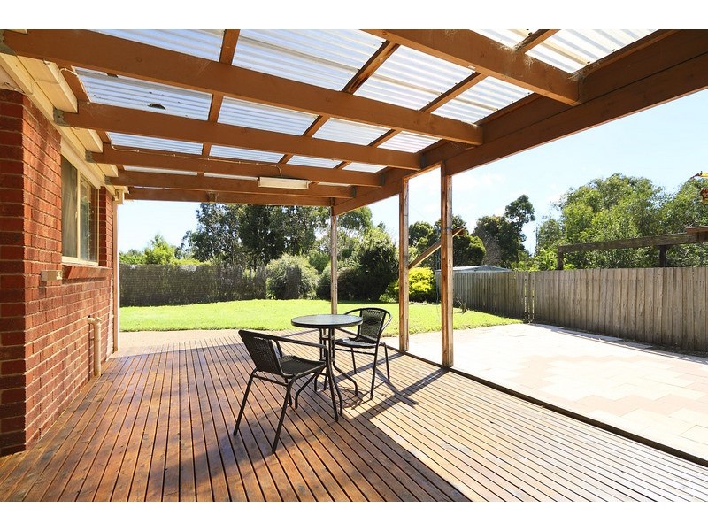 13 Gullquist Way, Pakenham VIC 3810