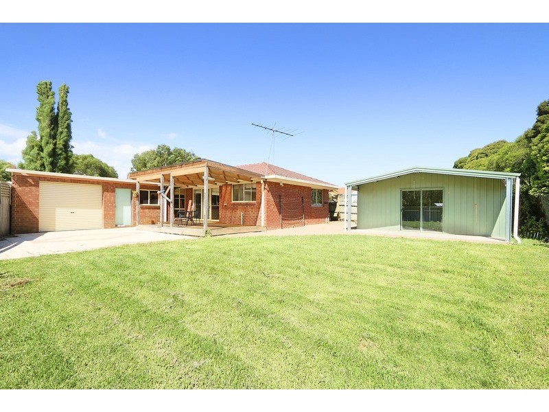 13 Gullquist Way, Pakenham VIC 3810