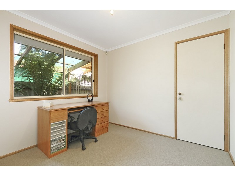 13 Gullquist Way, Pakenham VIC 3810