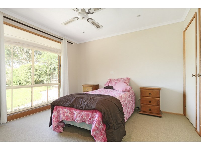 13 Gullquist Way, Pakenham VIC 3810