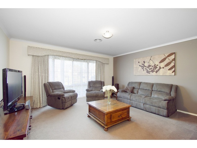 2 Kerry Place, Garfield VIC 3814