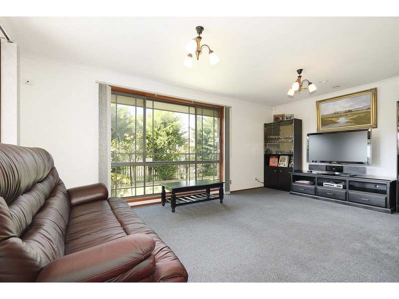 12 Holt Place, Pakenham VIC 3810