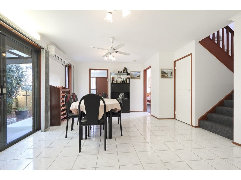 12 Holt Place, Pakenham VIC 3810