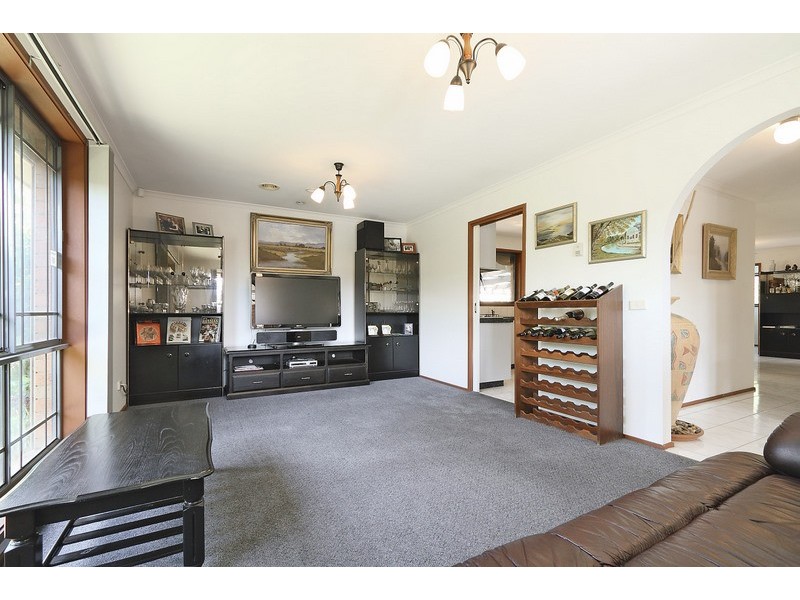 12 Holt Place, Pakenham VIC 3810