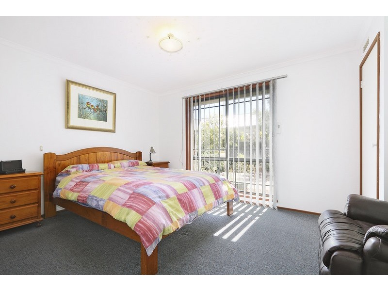 12 Holt Place, Pakenham VIC 3810