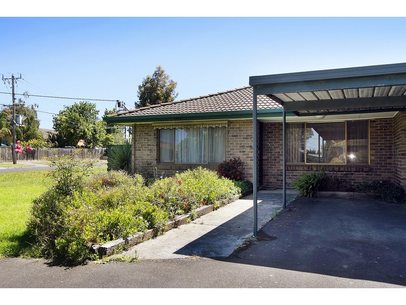 1/2 Charles Street, Pakenham VIC 3810