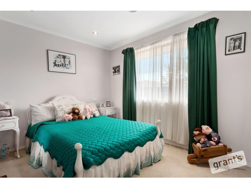 36 Clifford Drive, Pakenham VIC 3810