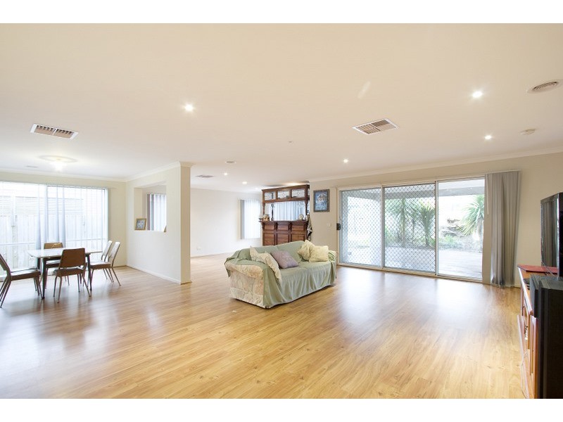 8 Streeton Court, Pakenham VIC 3810