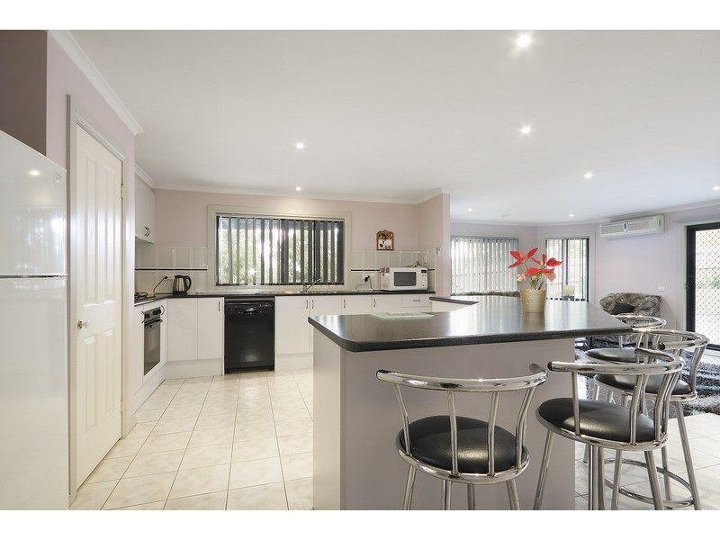 110 Reema Boulevard, Endeavour Hills VIC 3802