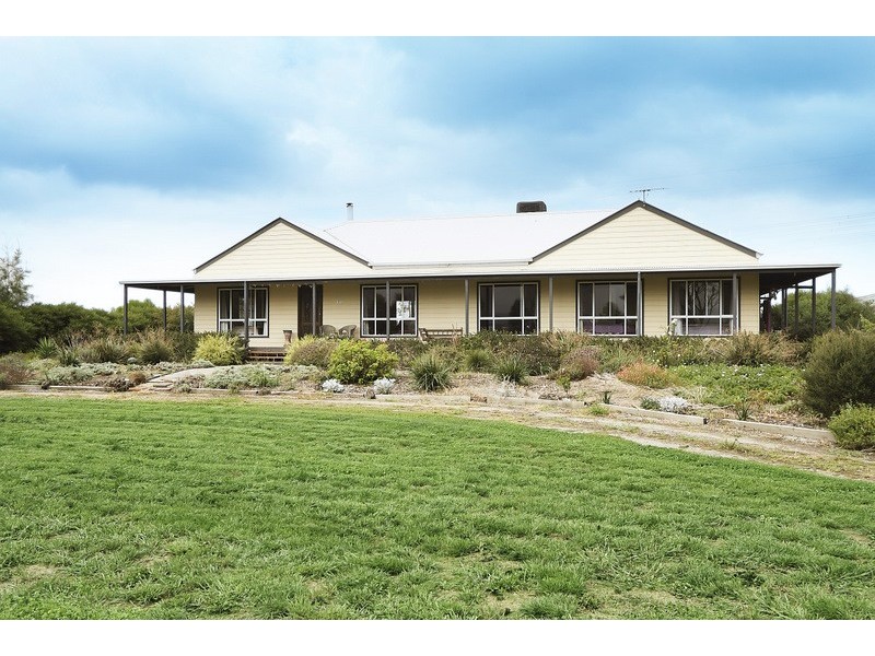 370 Lone Pine Road, Garfield VIC 3814