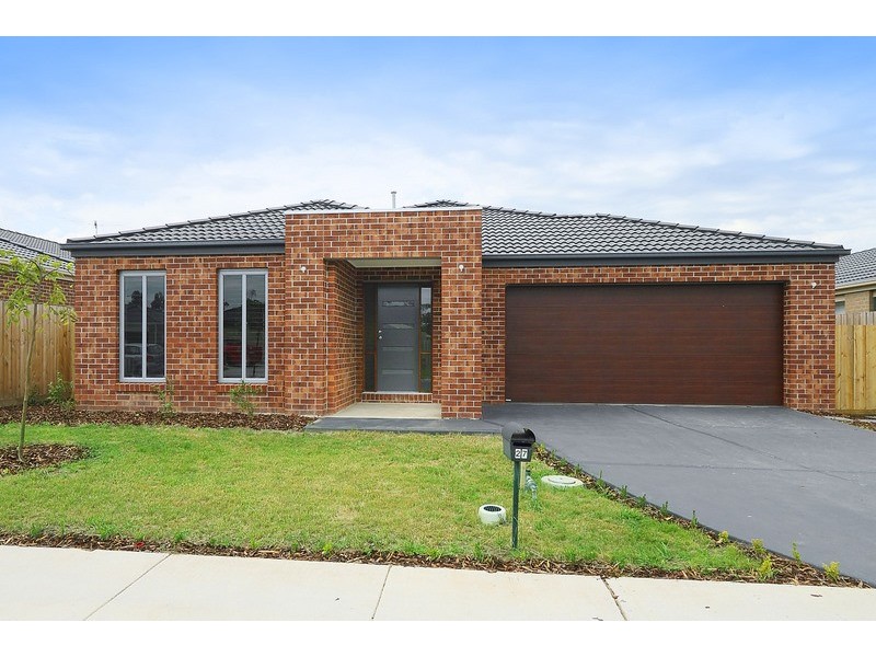 27 Pomegranate Way, Pakenham VIC 3810