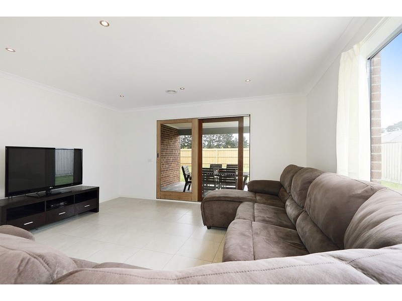 27 Pomegranate Way, Pakenham VIC 3810