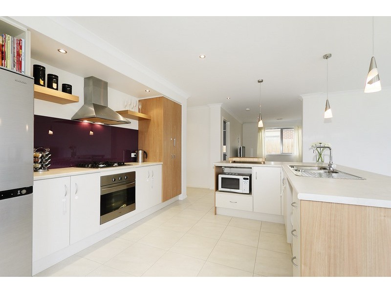 27 Pomegranate Way, Pakenham VIC 3810