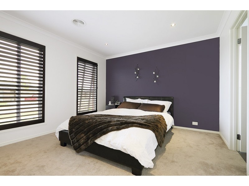 27 Pomegranate Way, Pakenham VIC 3810