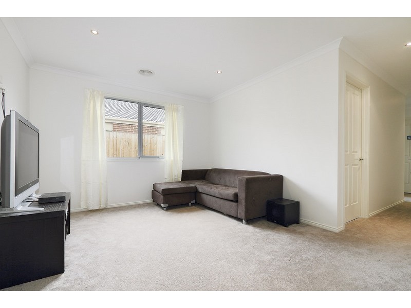 27 Pomegranate Way, Pakenham VIC 3810