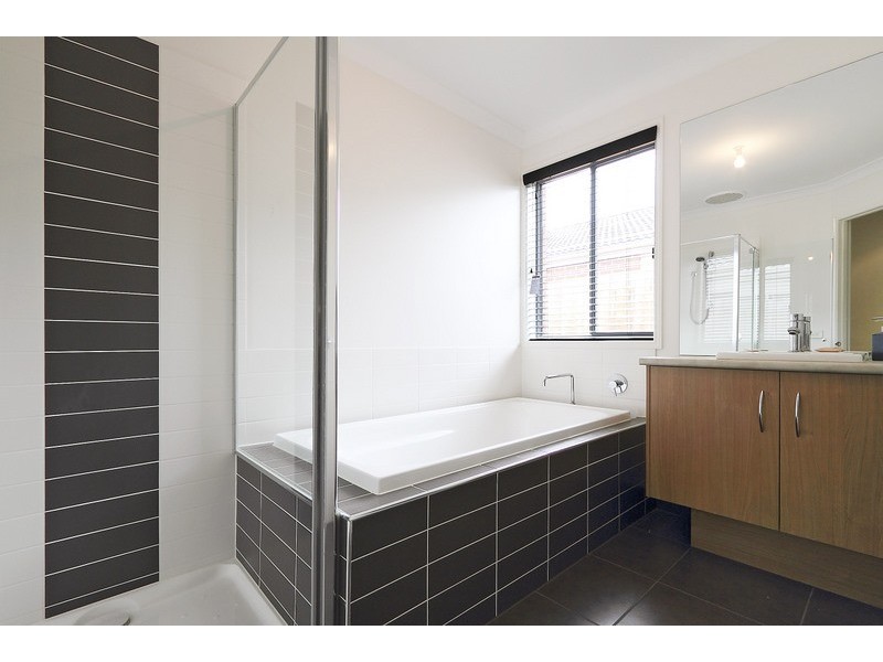 27 Pomegranate Way, Pakenham VIC 3810