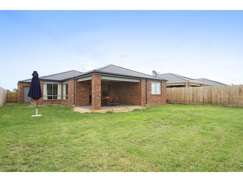27 Pomegranate Way, Pakenham VIC 3810