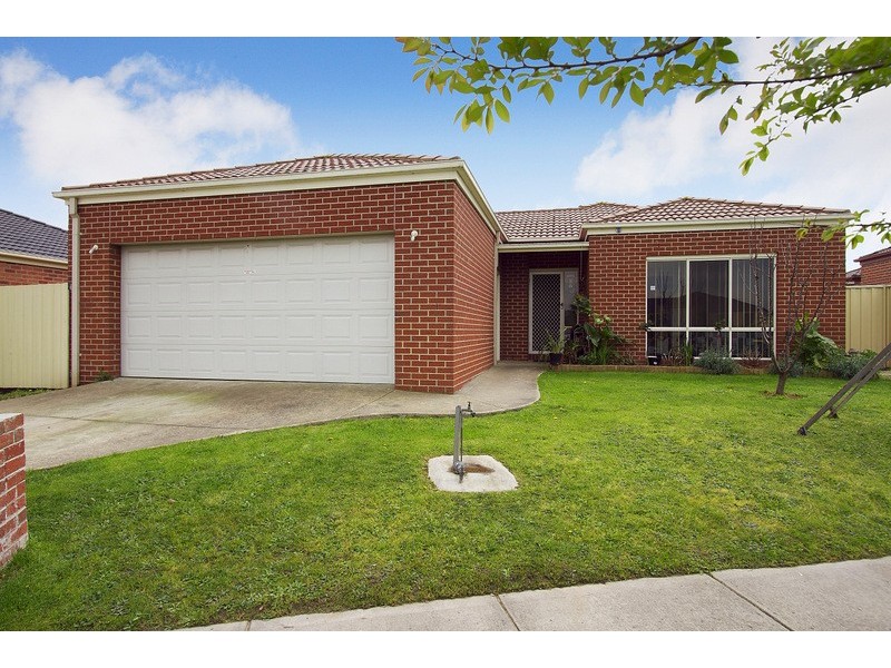 18 Bluehills Boulevard, Pakenham VIC 3810