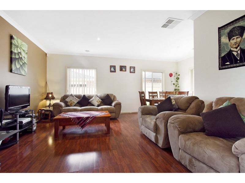 18 Bluehills Boulevard, Pakenham VIC 3810