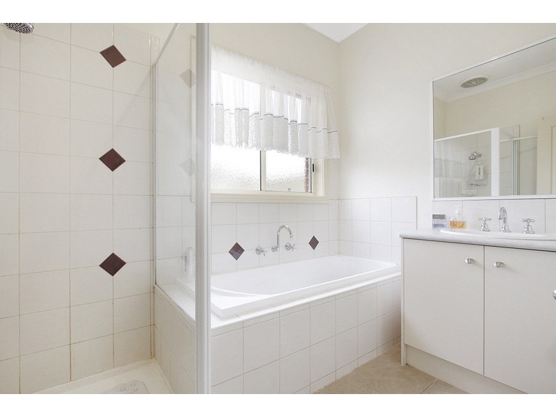 18 Bluehills Boulevard, Pakenham VIC 3810