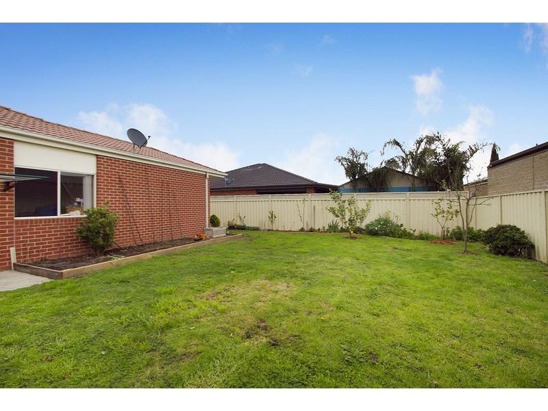 18 Bluehills Boulevard, Pakenham VIC 3810