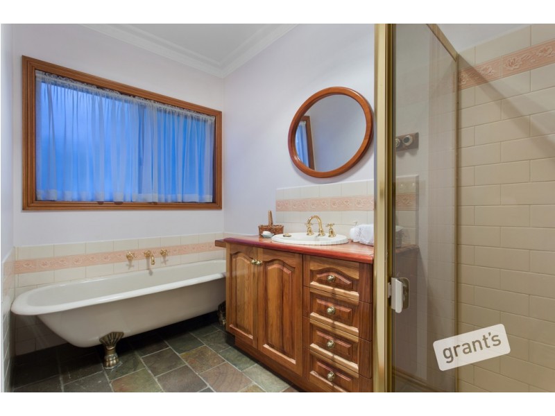 2 Stirrup Court, Pakenham VIC 3810