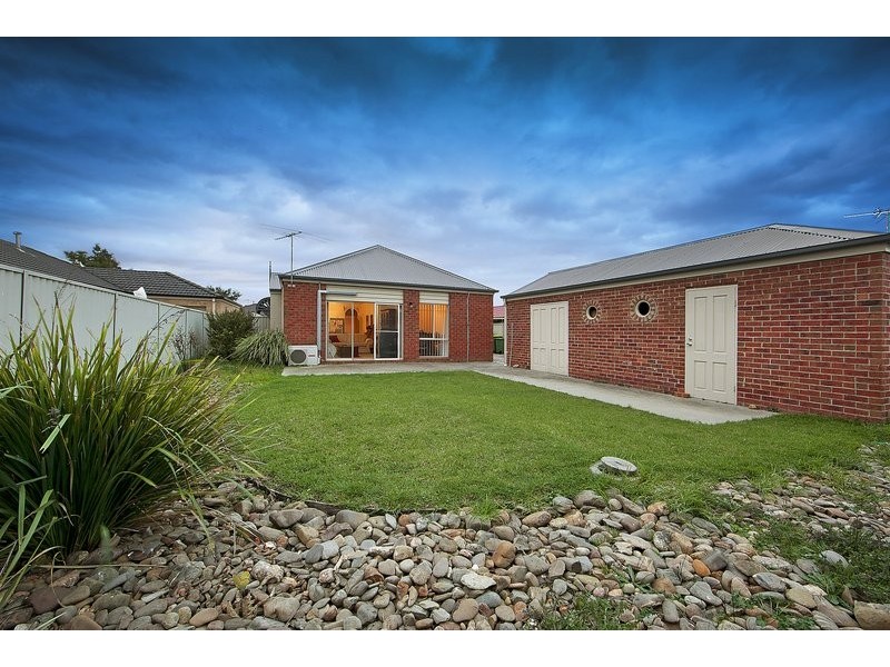 5 Avoca Place, Pakenham VIC 3810