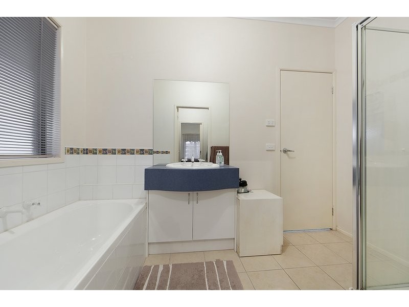 5 Avoca Place, Pakenham VIC 3810