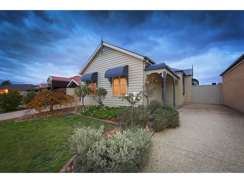 5 Avoca Place, Pakenham VIC 3810