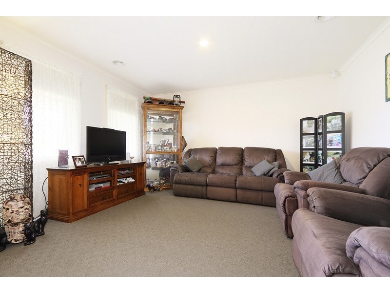 17 Jacaranda Way, Pakenham VIC 3810