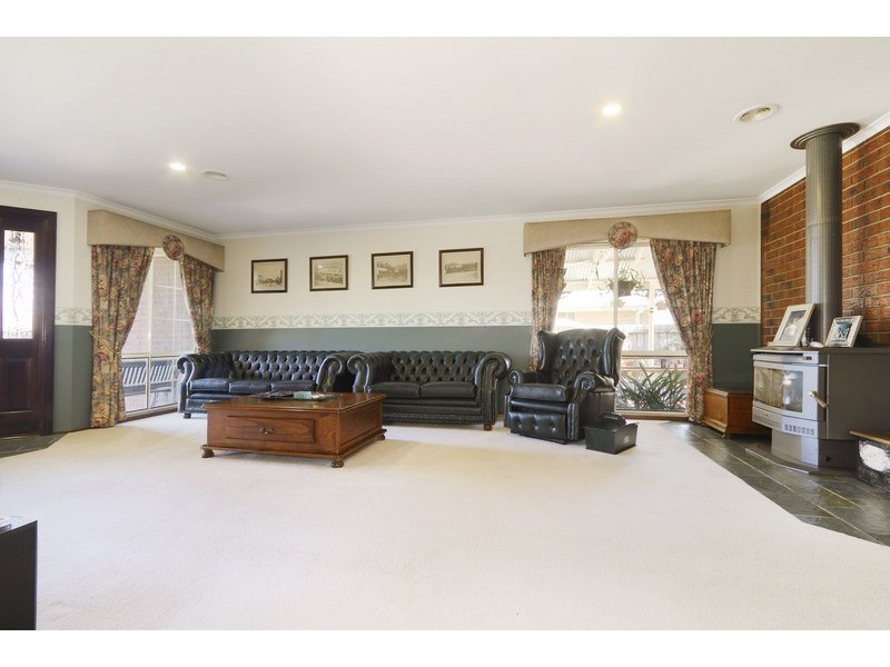 44 Thomas Place, Pakenham VIC 3810