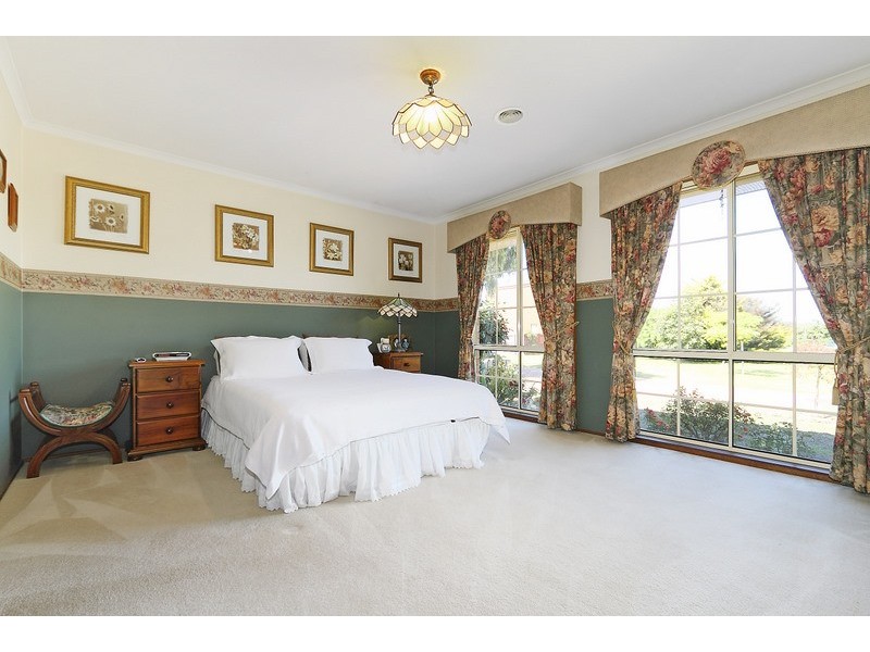 44 Thomas Place, Pakenham VIC 3810