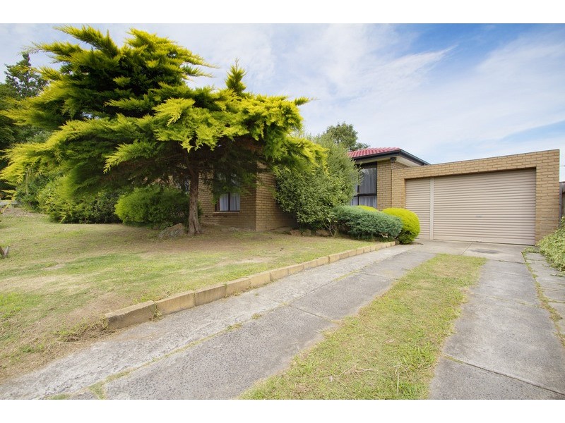 15 Throsby Close, Endeavour Hills VIC 3802