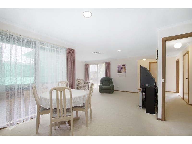 15 Throsby Close, Endeavour Hills VIC 3802